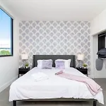 King Bed Brand New Oasis Minutes To Brickell