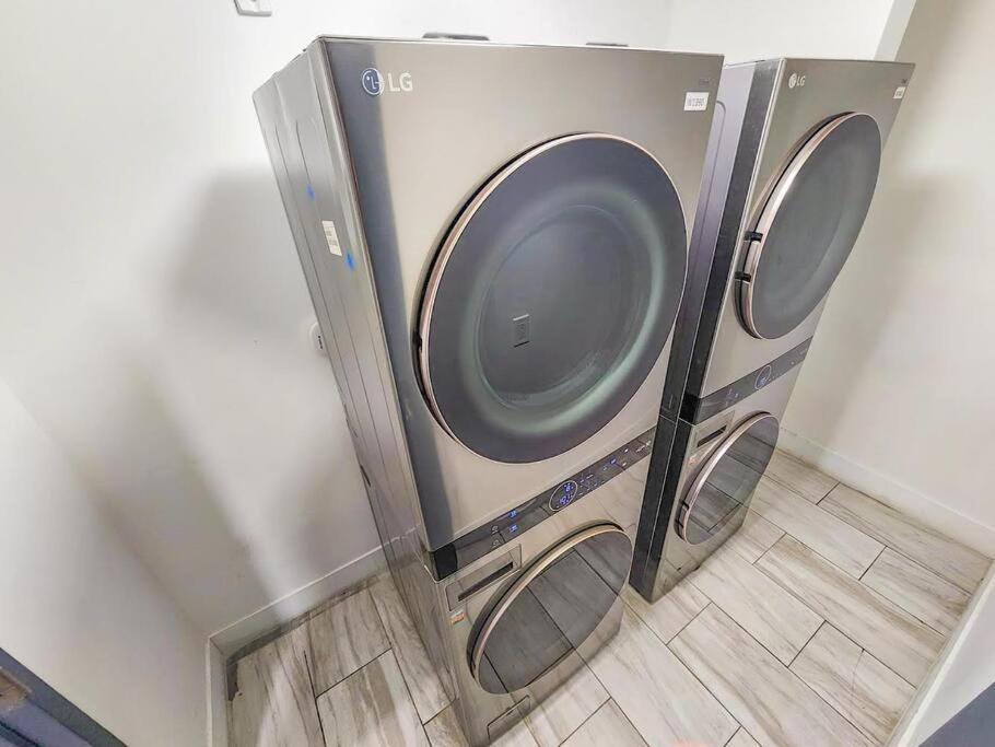 King Bed Brand New Oasis Minutes To Brickell Apartment