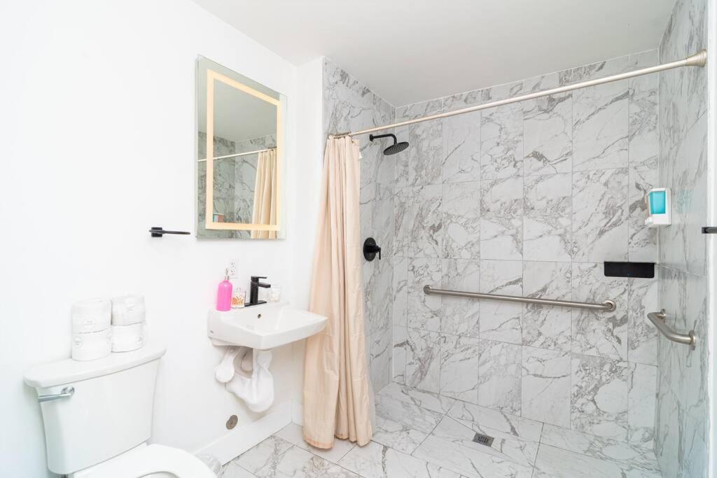 King Bed Brand New Oasis Minutes To Brickell *