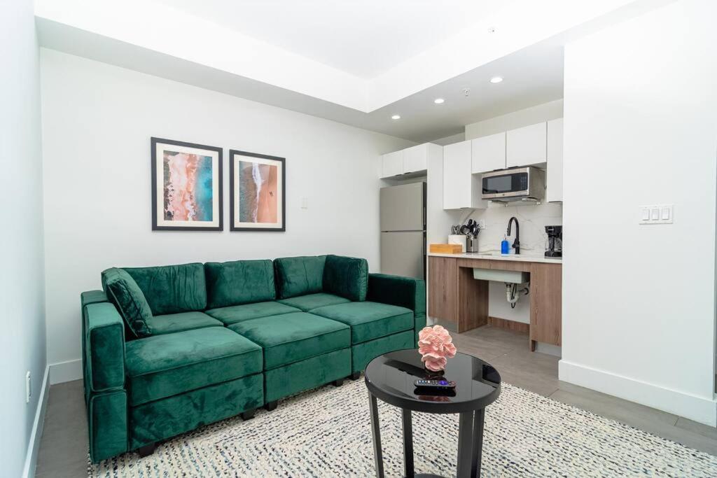 King Bed Brand New Oasis Minutes To Brickell *