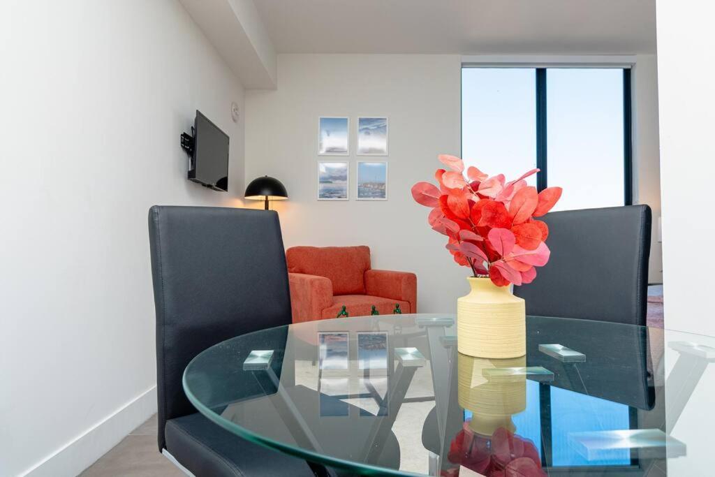 King Bed Brand New Oasis Minutes To Brickell Apartment